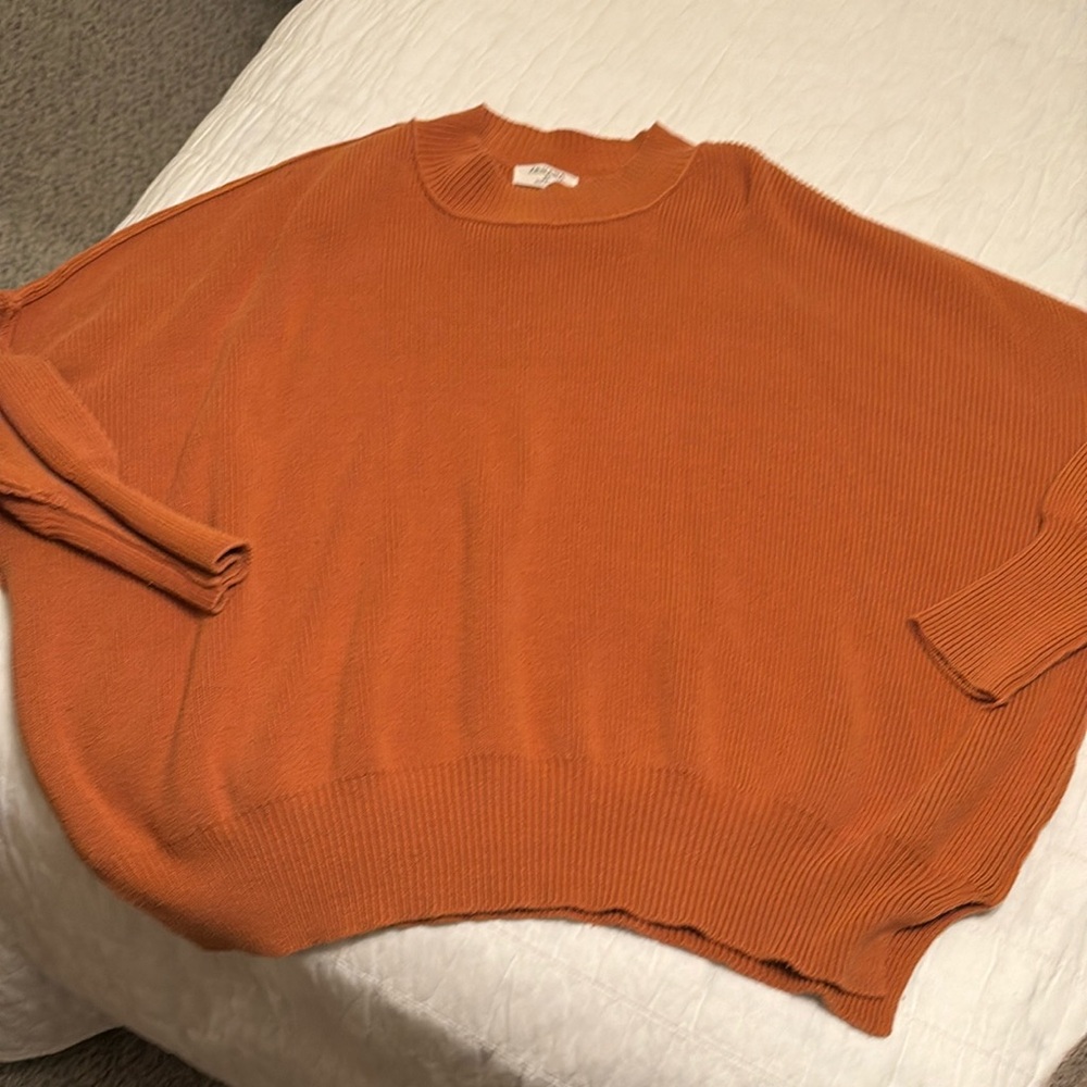 Women’s batwing style burnt orange super warm sweater extra large